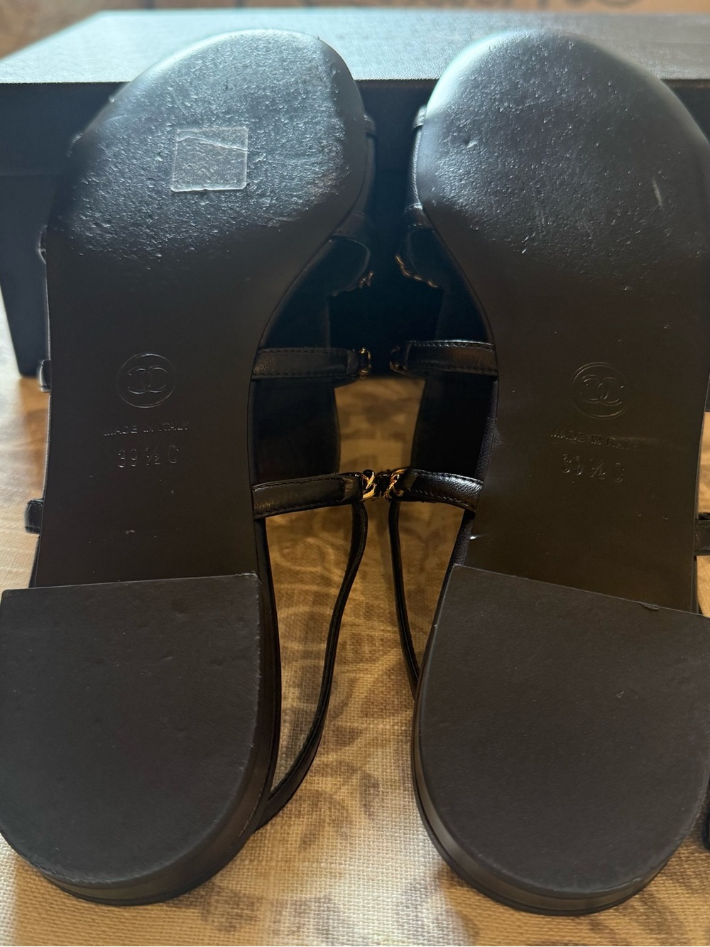 CHANEL ✨Like New✨ Black Lambskin Chain Link Flat Slingback Sandals Size 39.5 - Picture 10 of 14